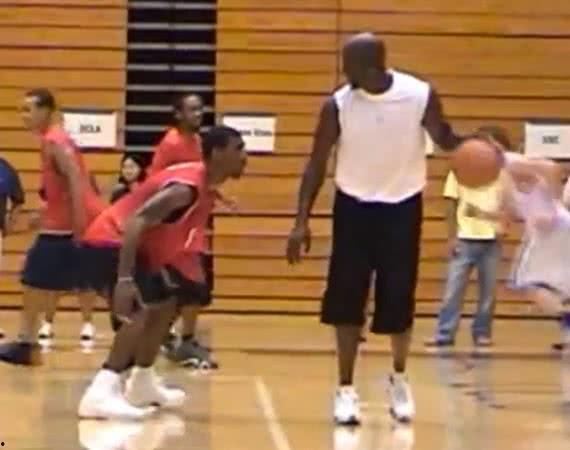 乔丹单挑视频,传奇对决，篮球之神再现巅峰对决瞬间”