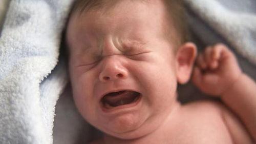 惊跳反射视频,新生儿本能反应的奇妙瞬间