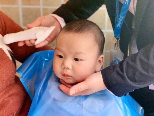 宝宝理发视频,萌娃秀出可爱新造型