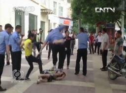城管被打视频,现场视频引发社会关注