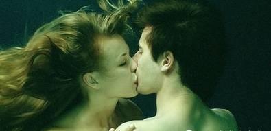 怎么接吻视频,从“怎么接吻视频”看浪漫亲吻的艺术与技巧