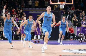 库里扣篮视频,空中霸主展翅翱翔