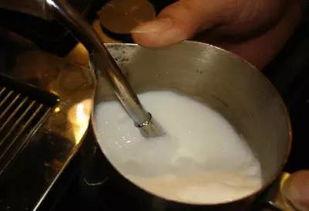 打奶泡视频,跟随视频轻松掌握完美奶泡秘诀