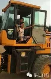 铲车视频儿童,铲车视频中的儿童安全警示