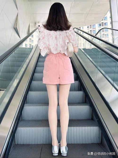 丝袜短裙视频,时尚潮流的街头风采