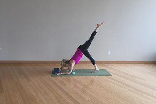 瑜伽倒立视频,跟随视频轻松掌握平衡之美