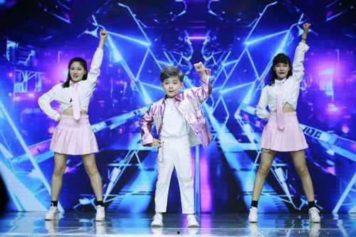 小学生走秀视频